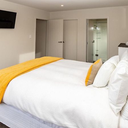 Poppa Pete'S - Te Anau Holiday Home Екстер'єр фото