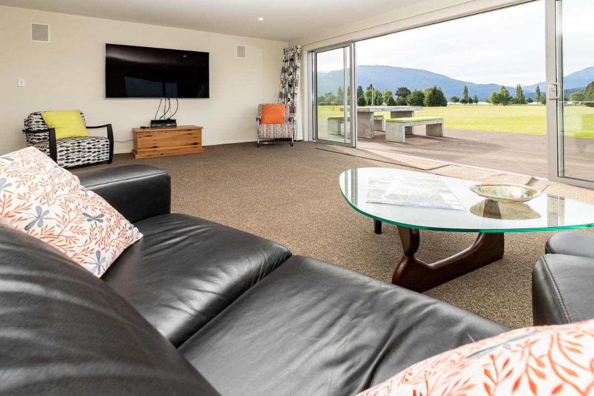 Poppa Pete'S - Te Anau Holiday Home Екстер'єр фото